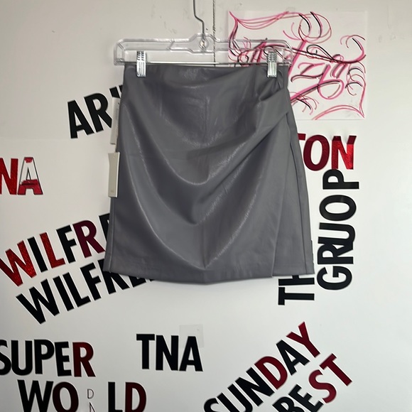 Aritzia color ardoise Angie Skirt - Picture 2 of 6